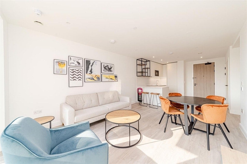 Flat Sylvester Road in Greater London