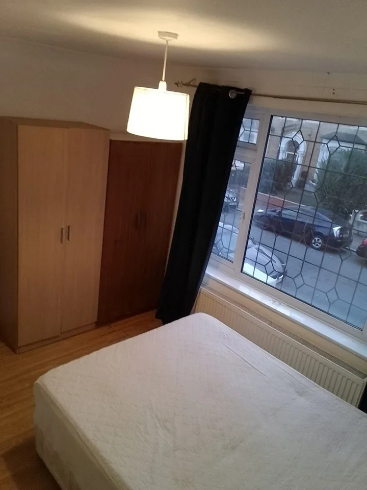Room Atherton Road in Greater London