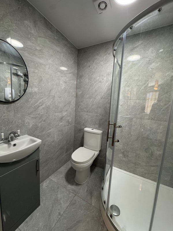 Room Himley Road in Dudley