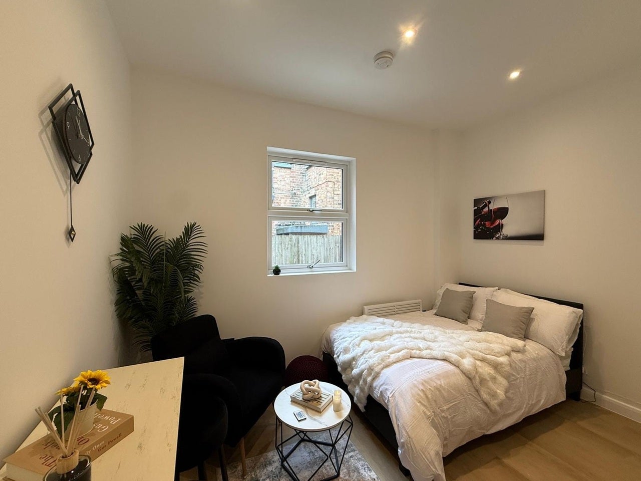 Flat Melrose Avenue in Greater London
