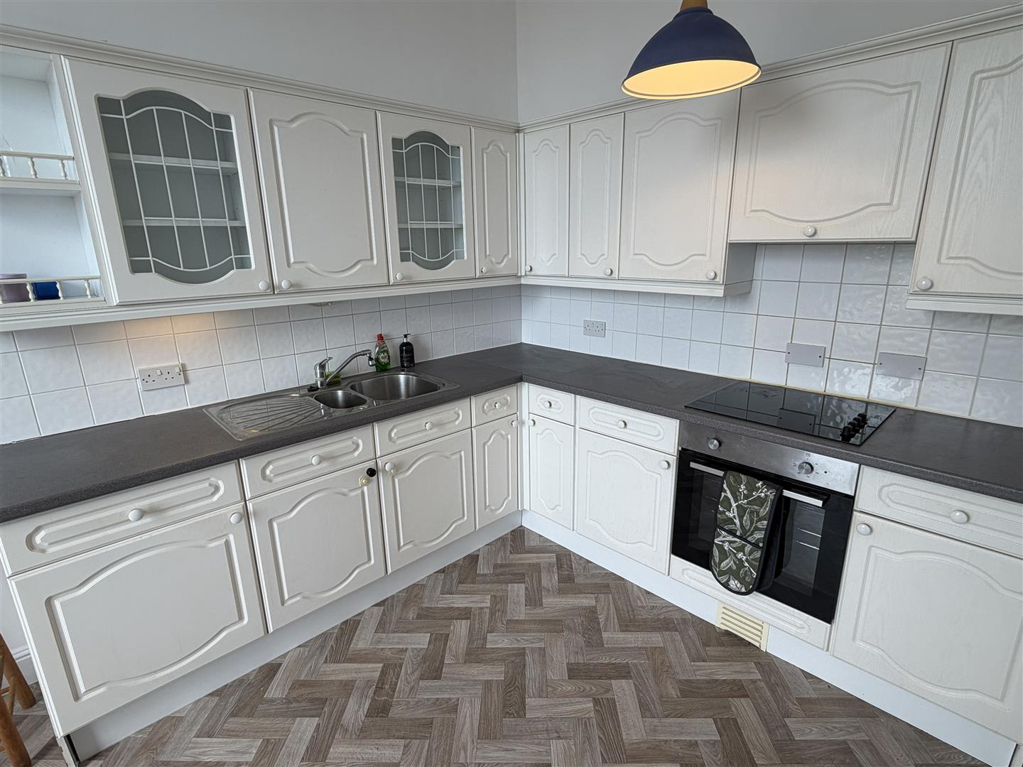 Flat Clifton Crescent in Folkestone and Hythe District