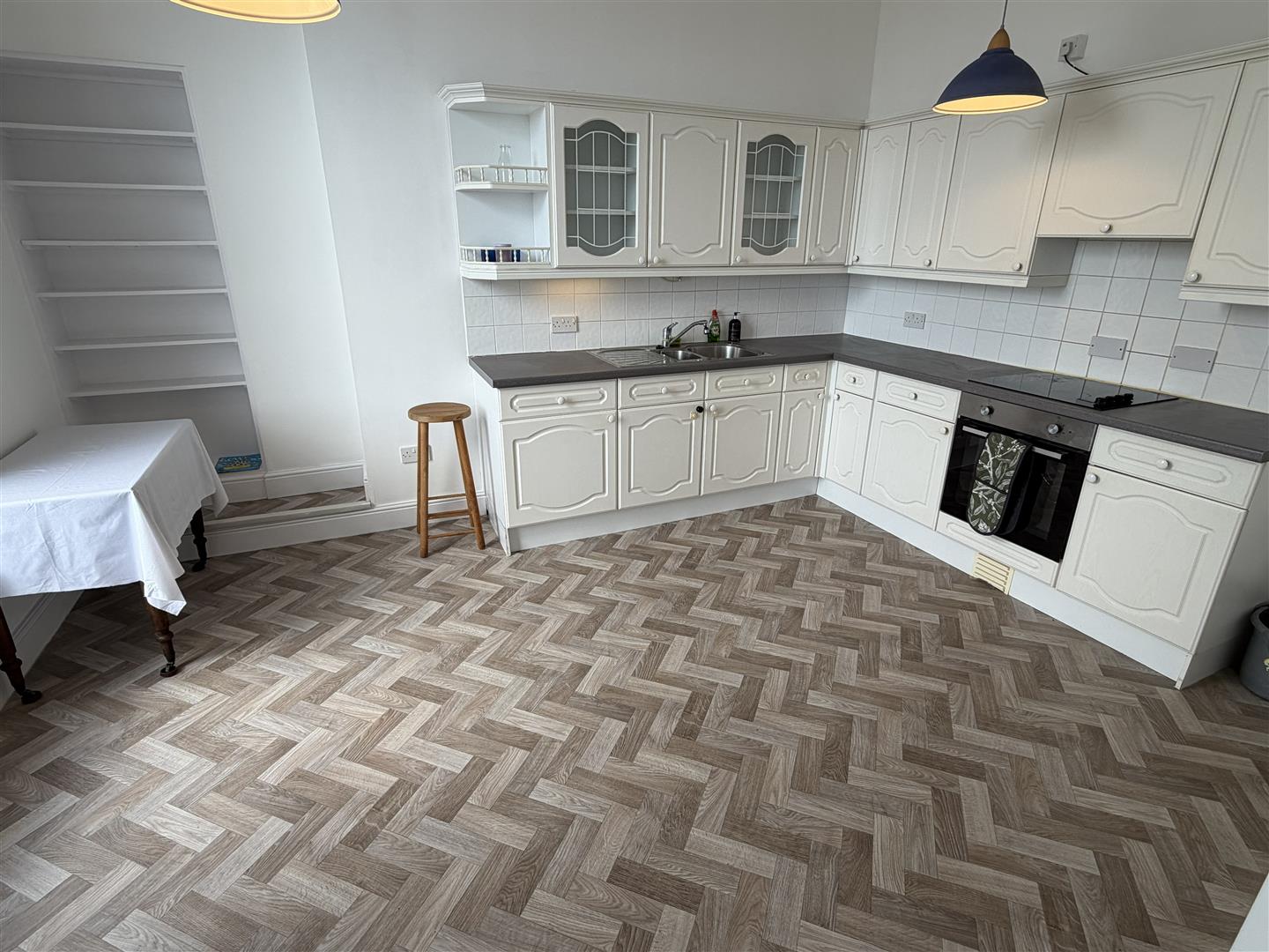 Flat Clifton Crescent in Folkestone and Hythe District