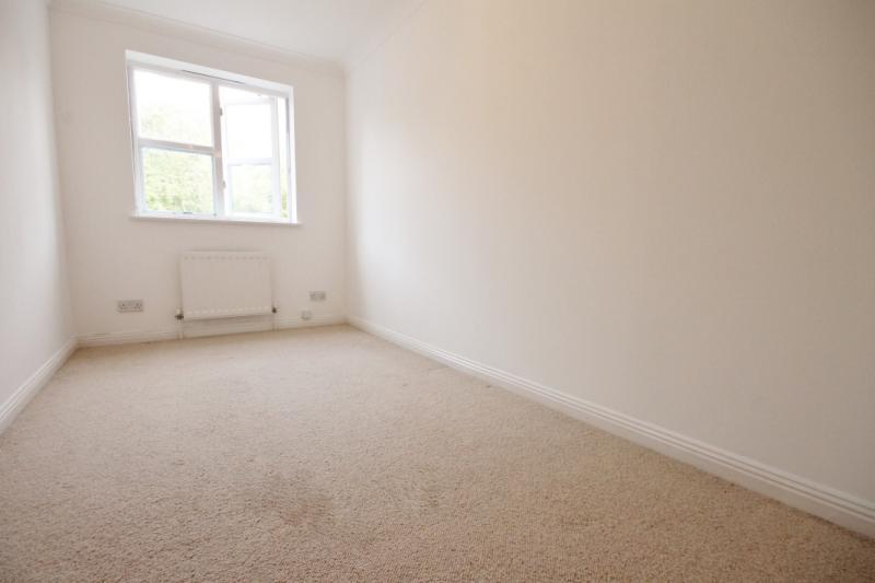 Flat Shirehorse Way in Greater London