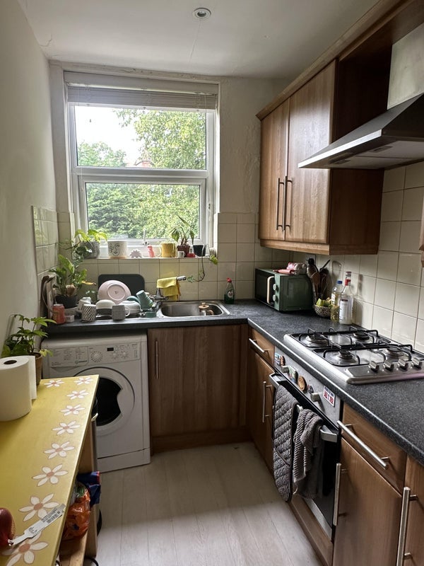 Room Bamford Road in Manchester