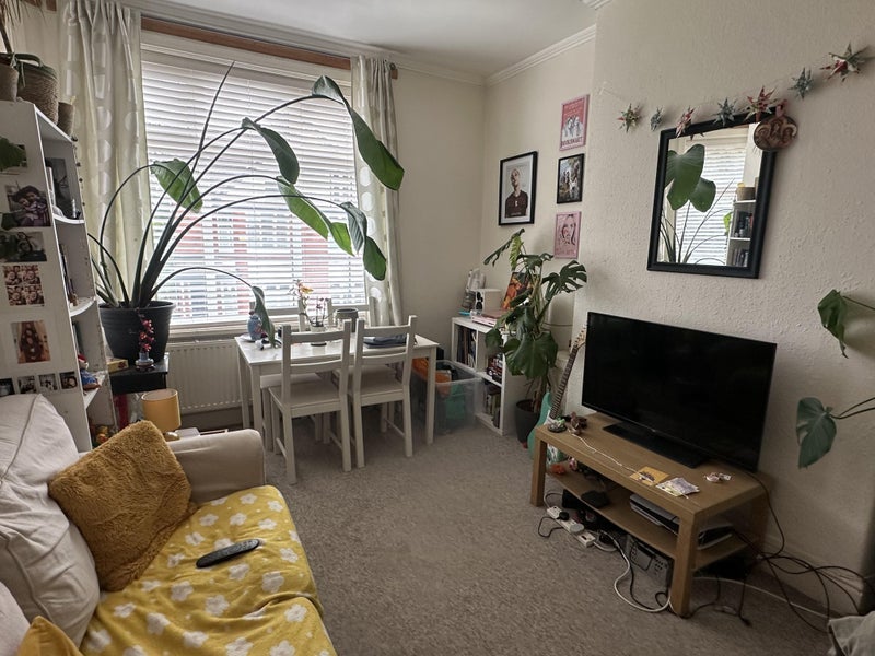 Room Bamford Road in Manchester