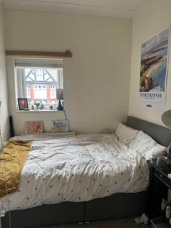 Room Bamford Road in Manchester