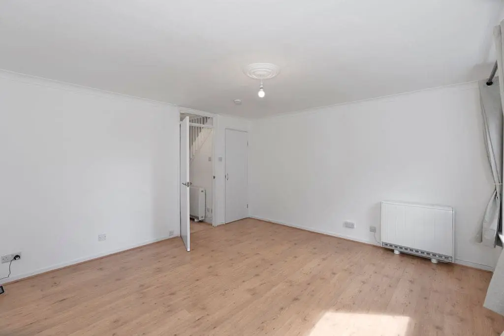 Flat Viewcraig Street in City of Edinburgh