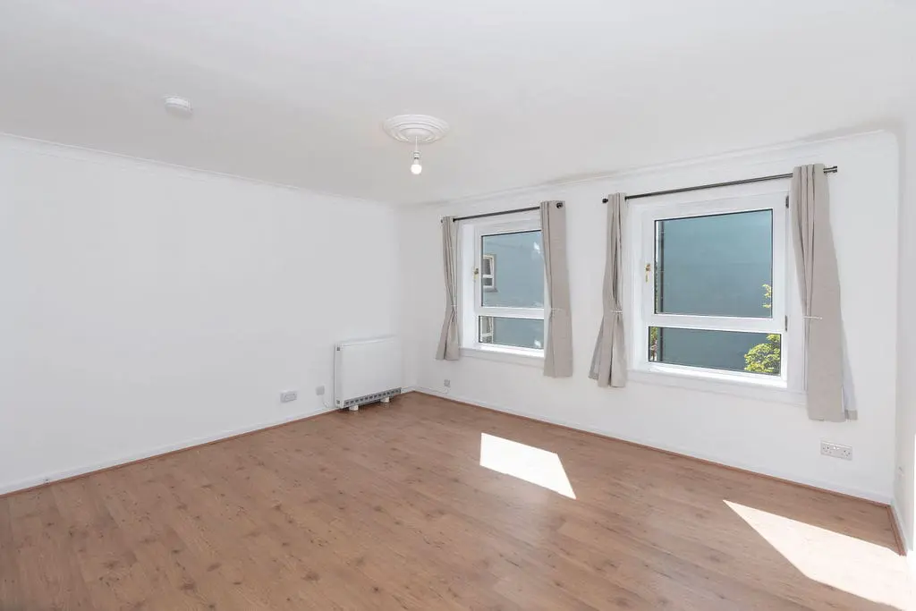 Flat Viewcraig Street in City of Edinburgh