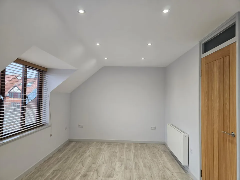 Flat Cumberland Close in Bristol