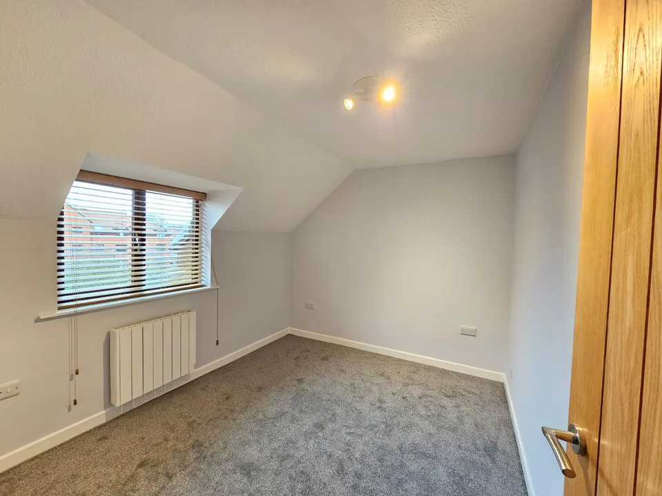 Flat Cumberland Close in Bristol