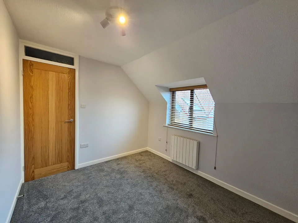Flat Cumberland Close in Bristol