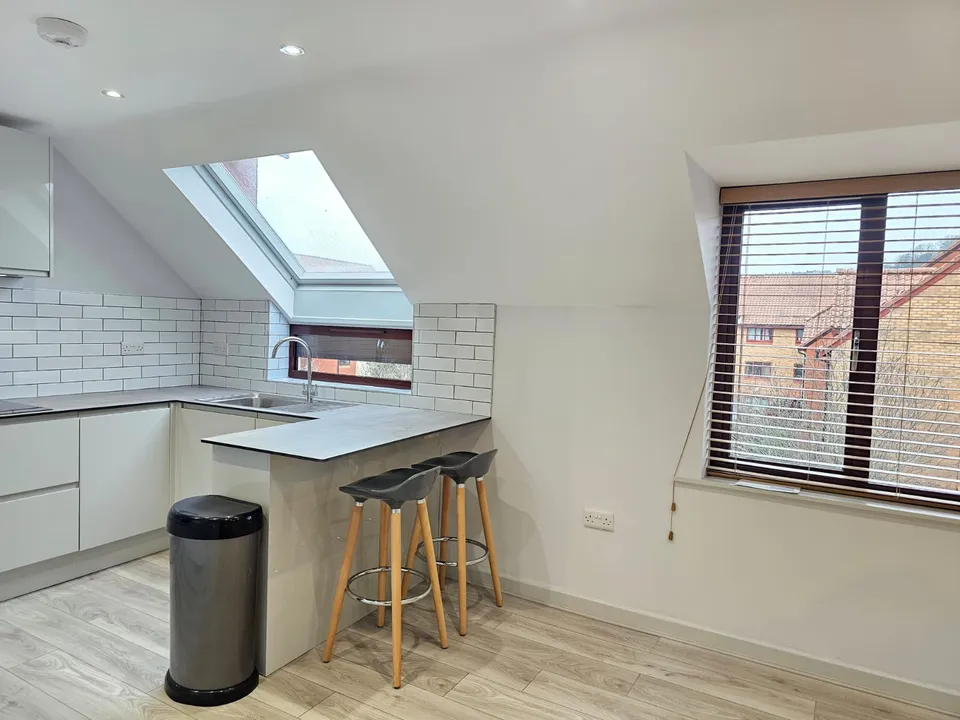 Flat Cumberland Close in Bristol