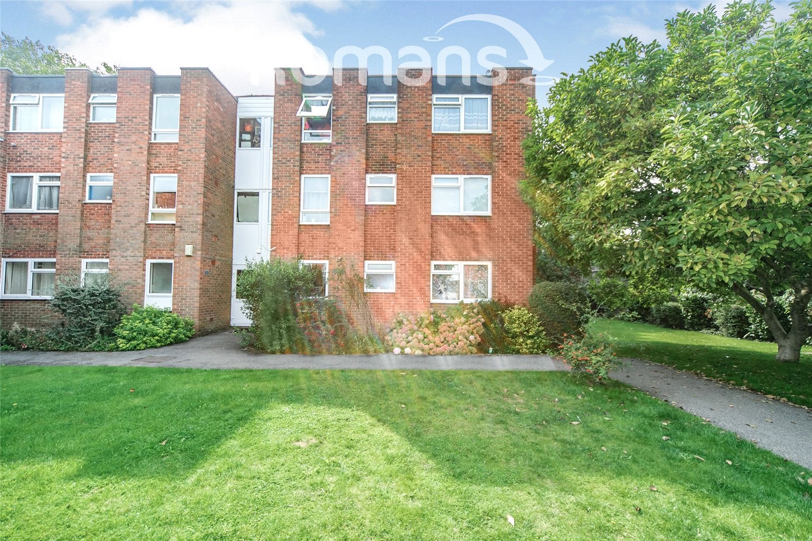 Flat Canford Court in Reading