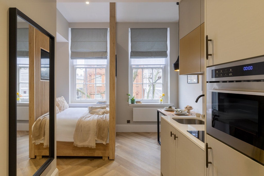 Flat Draycott Avenue in Greater London