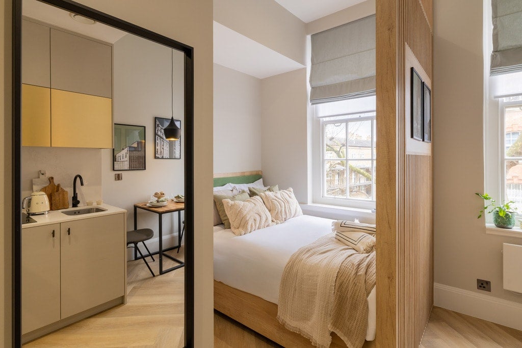 Flat Draycott Avenue in Greater London