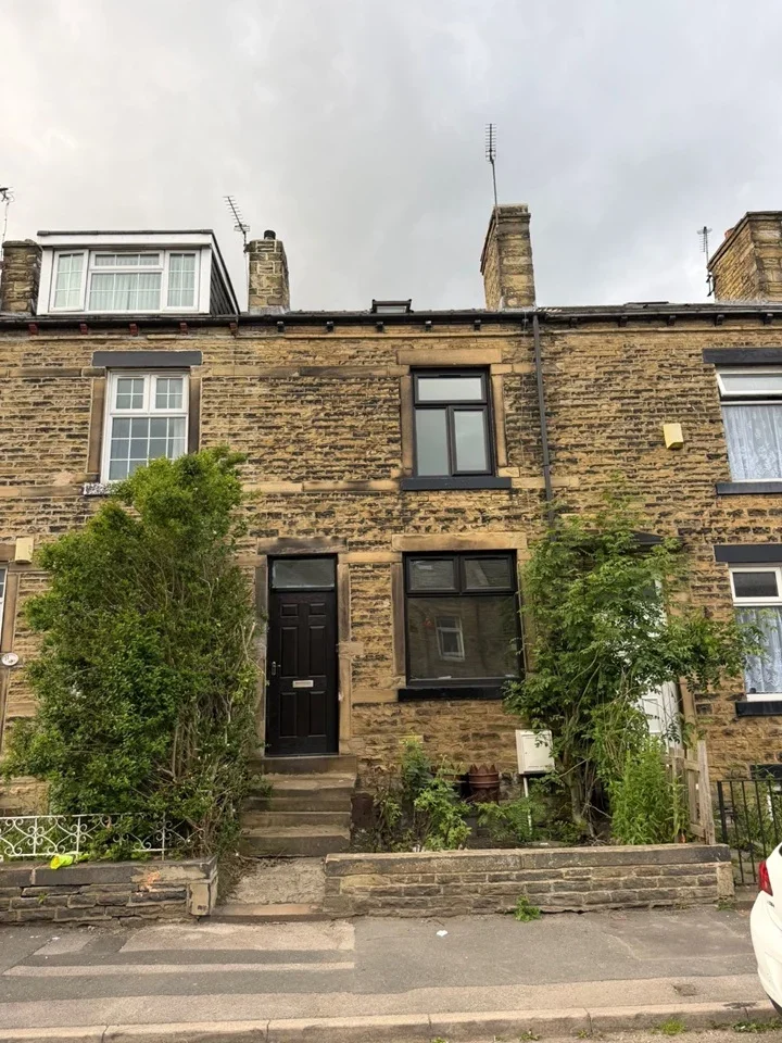 House Woodhall Terrace in Bradford