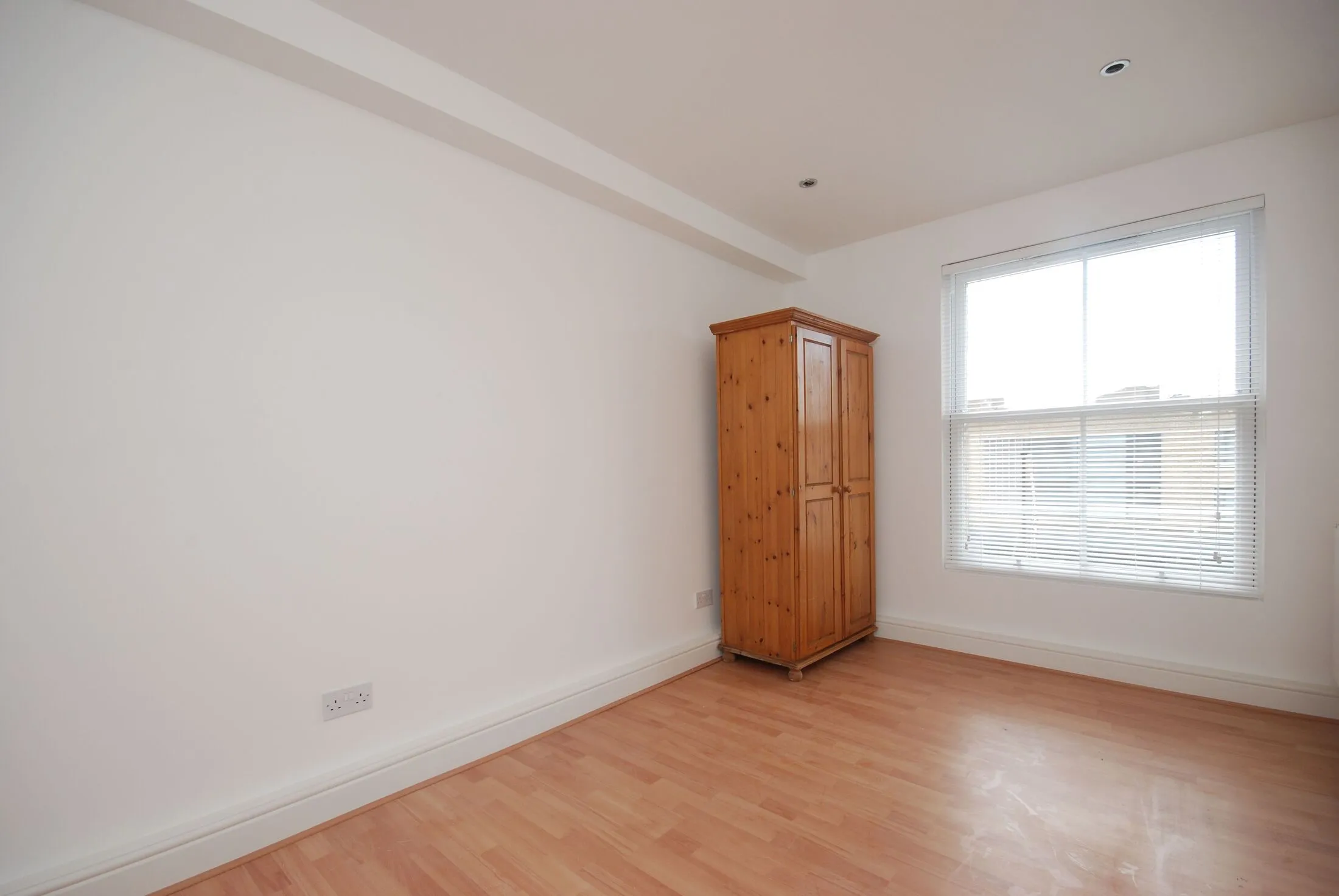 Flat Hackney Road in Greater London