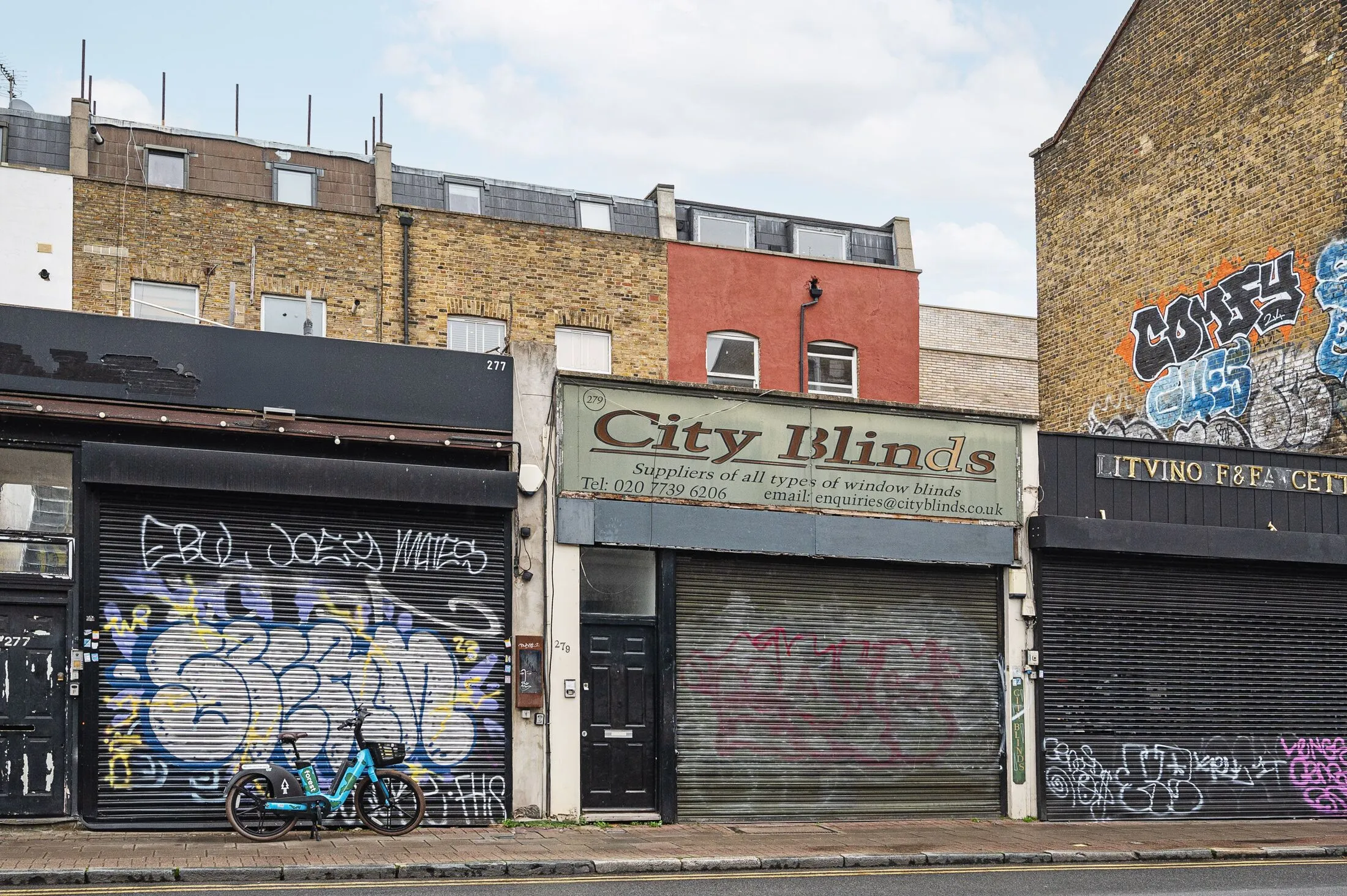 Flat Hackney Road in Greater London