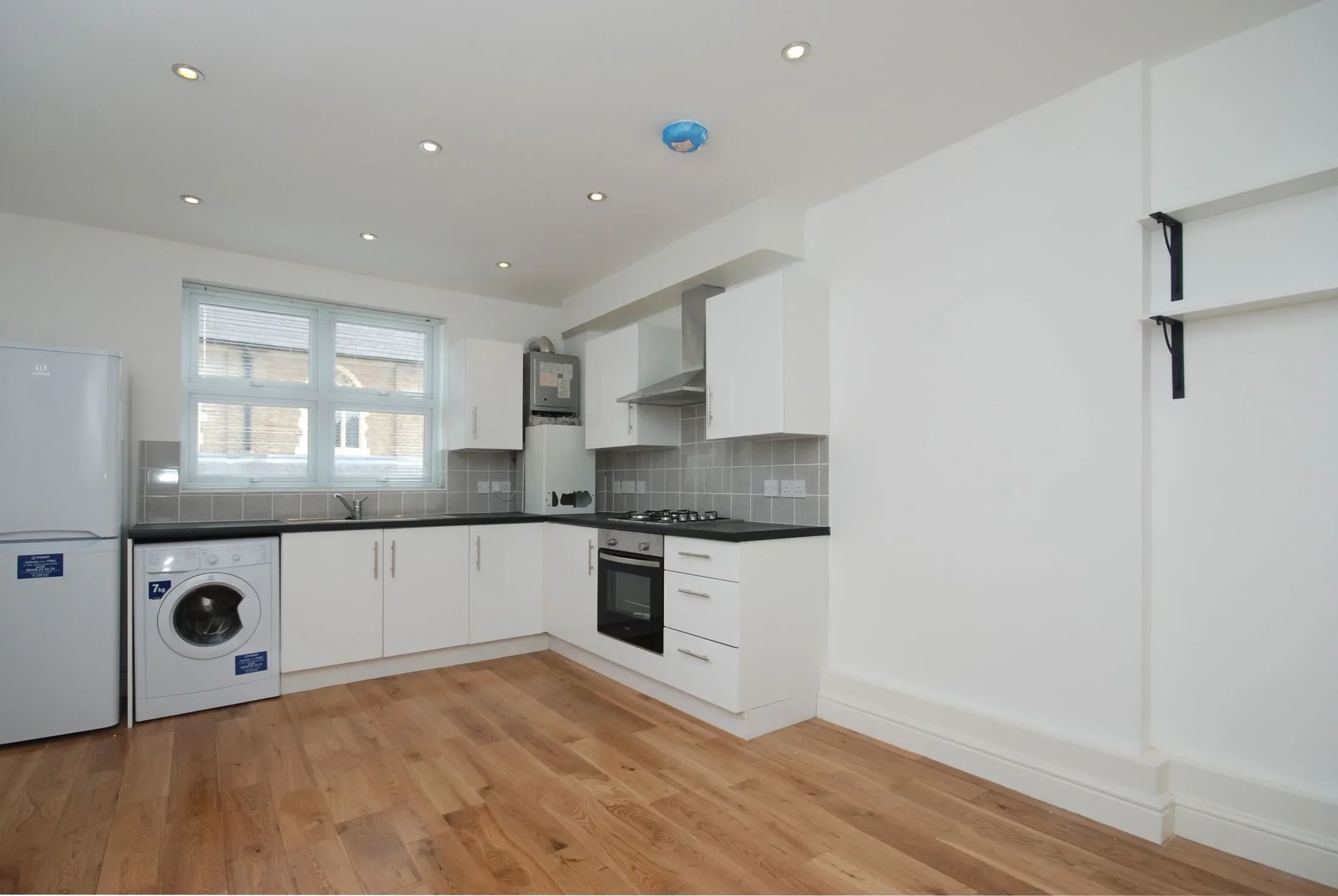 Flat Hackney Road in Greater London
