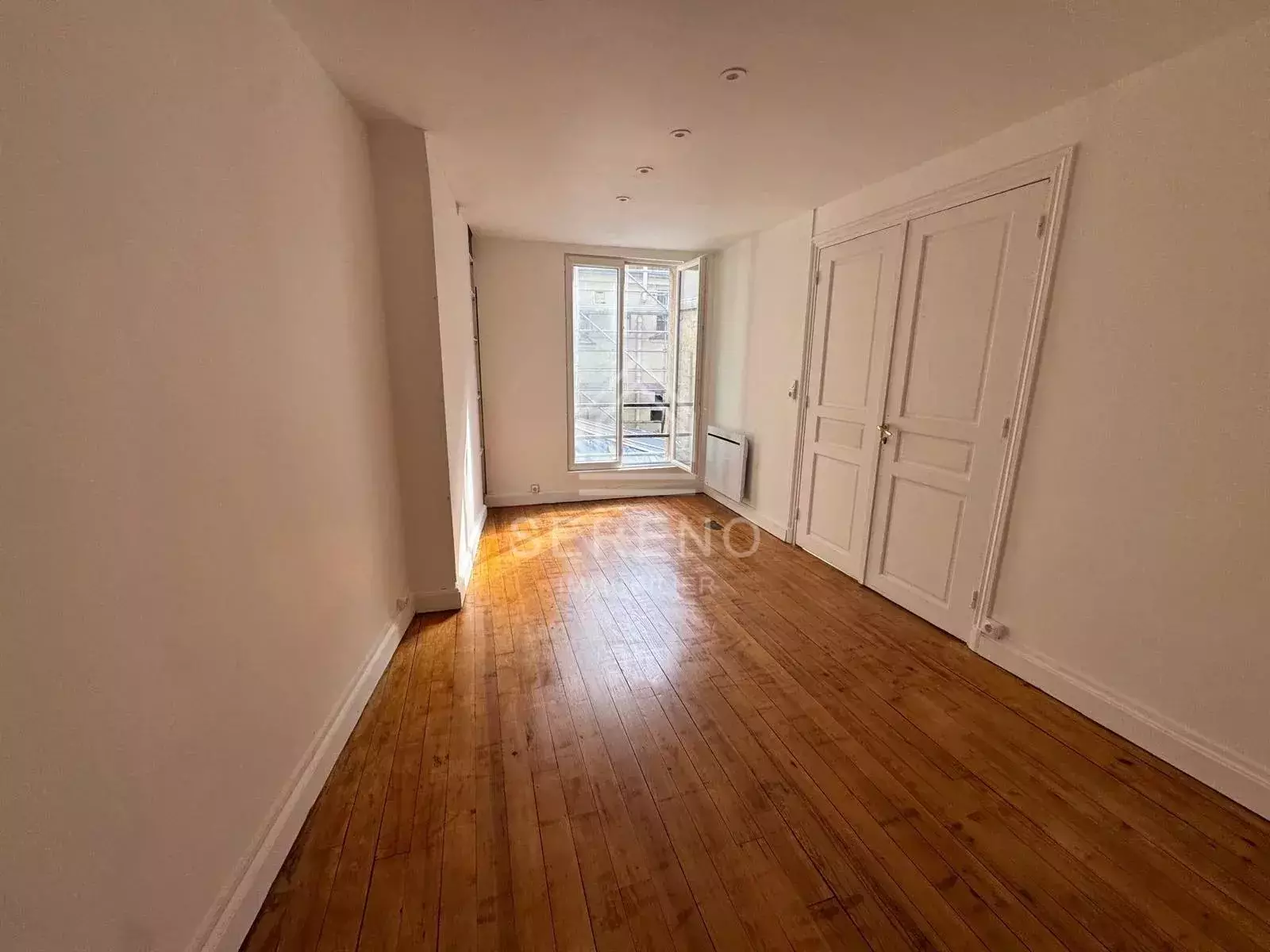 Flat Rue de la Folie-Méricourt in Paris