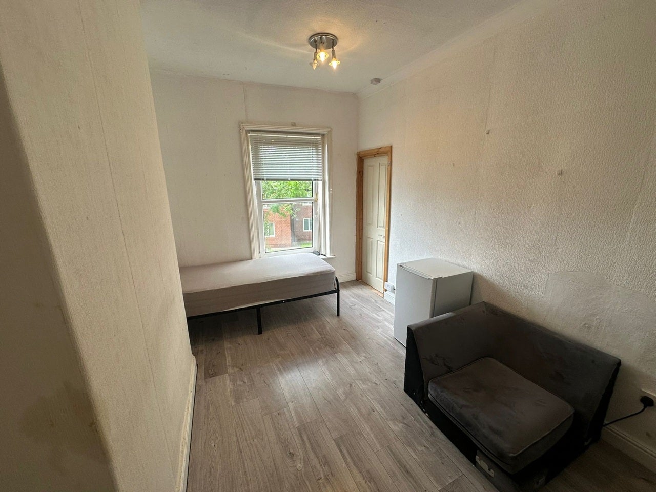 Room Neville Street in Wakefield