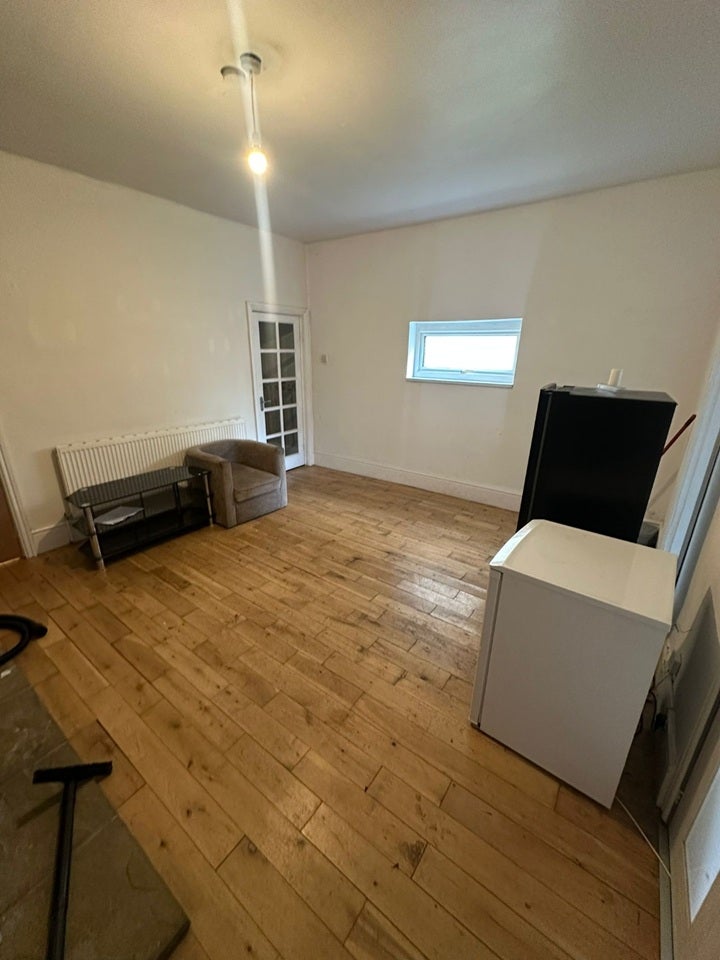 Room Neville Street in Wakefield