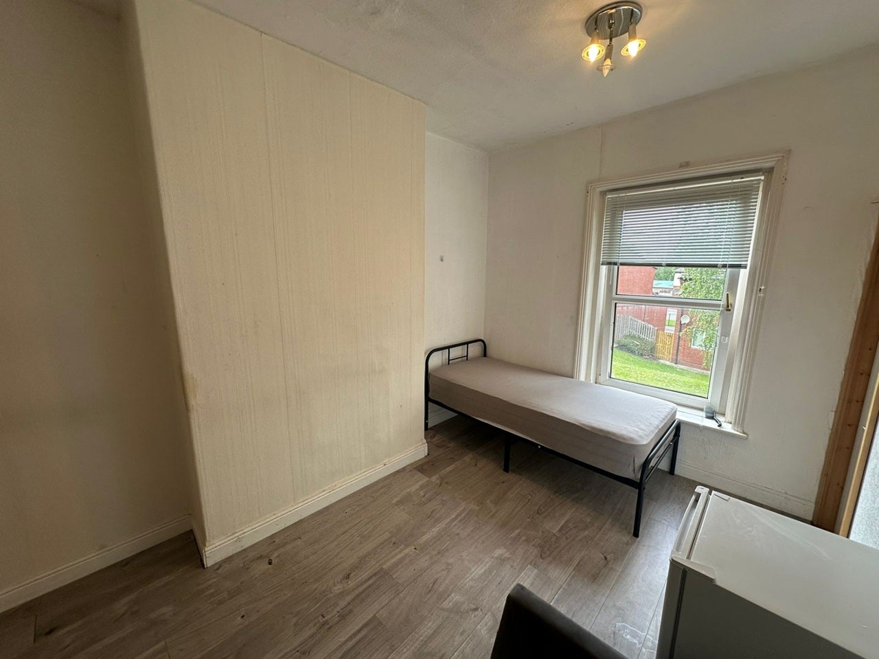 Room Neville Street in Wakefield
