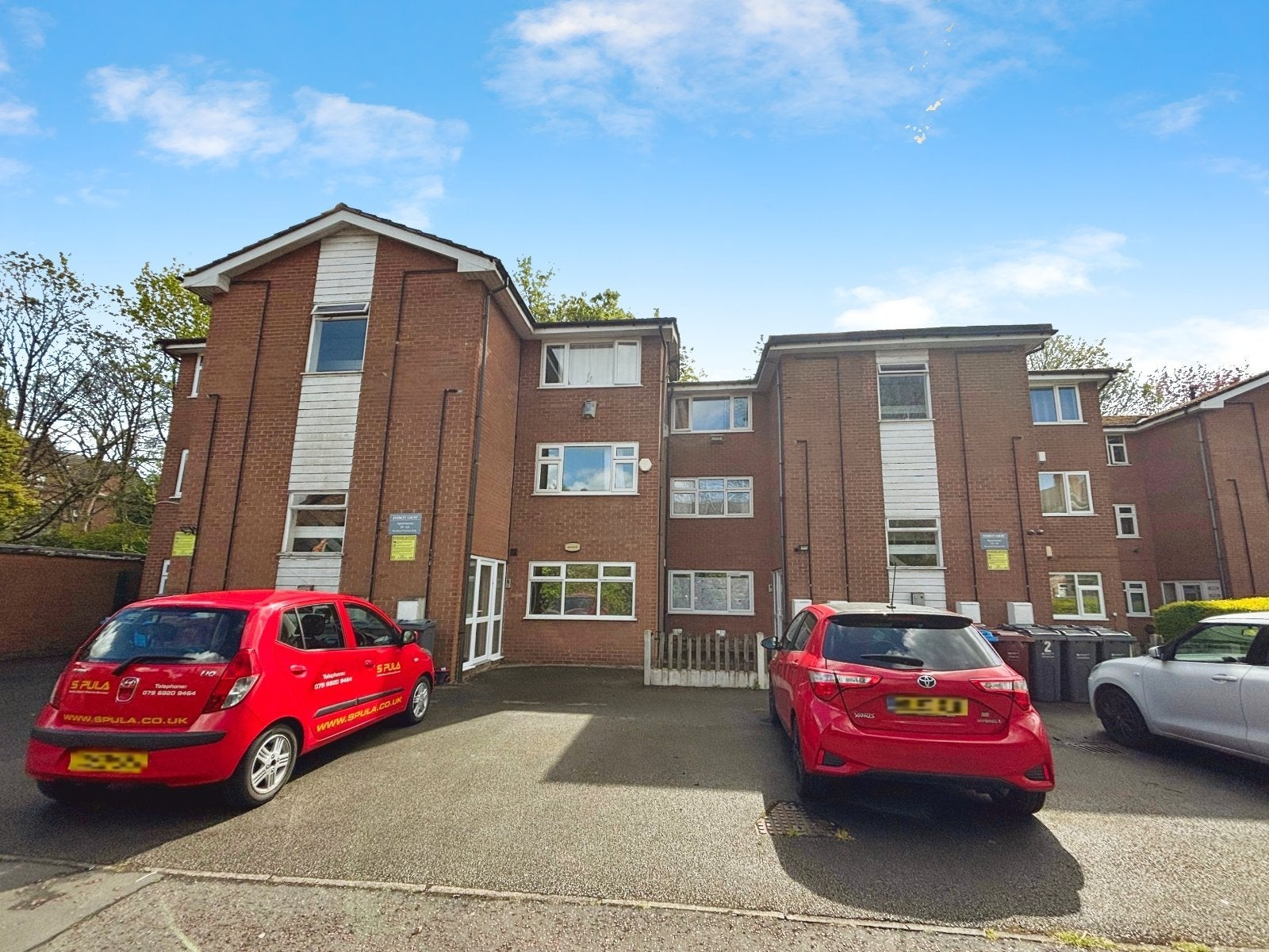Flat Aldborough Close in Manchester