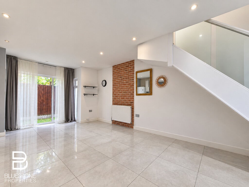 Flat Epsom Road in Greater London