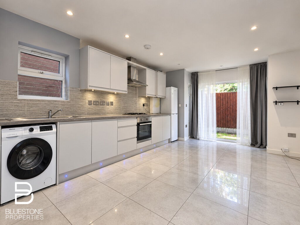 Flat Epsom Road in Greater London