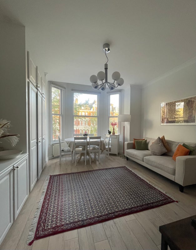 Room Sutherland Avenue in City of Westminster