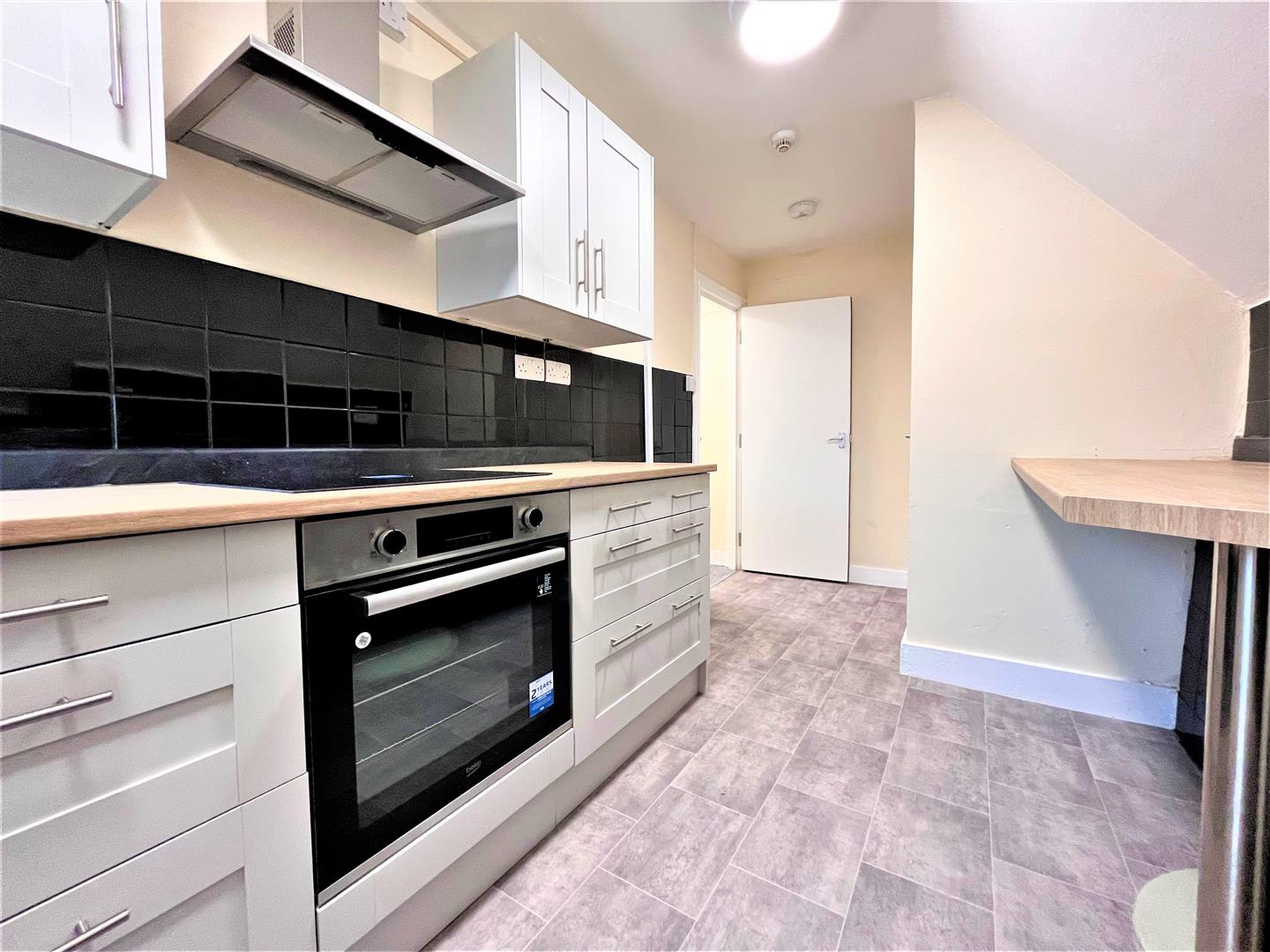 Flat Eversley Road in Rother