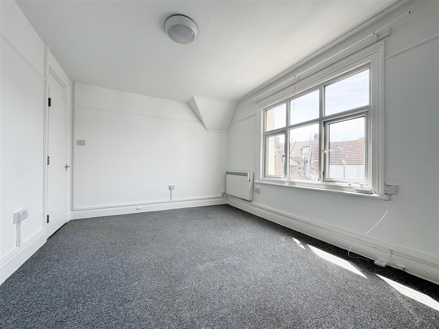 Flat Eversley Road in Rother