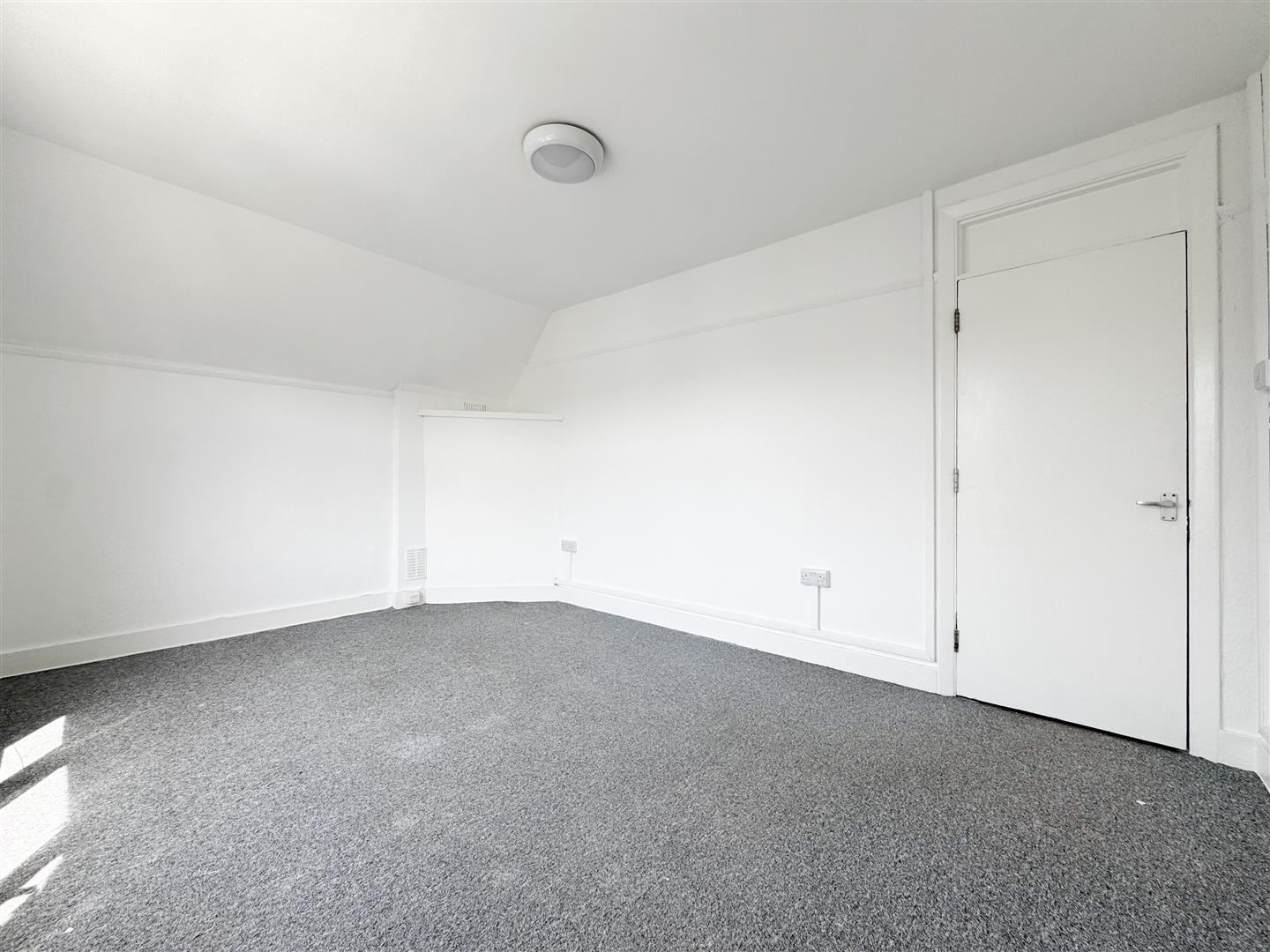 Flat Eversley Road in Rother