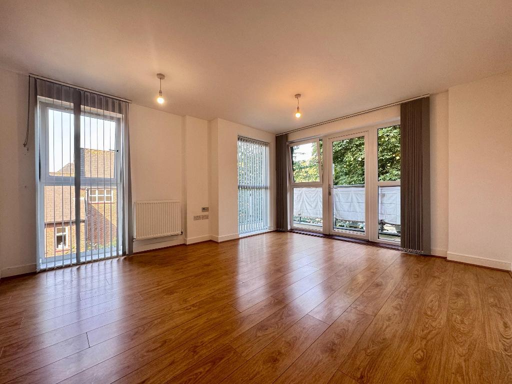 Flat Longbridge Road in Greater London