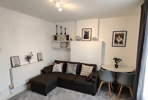 House Bevan Avenue in Greater London
