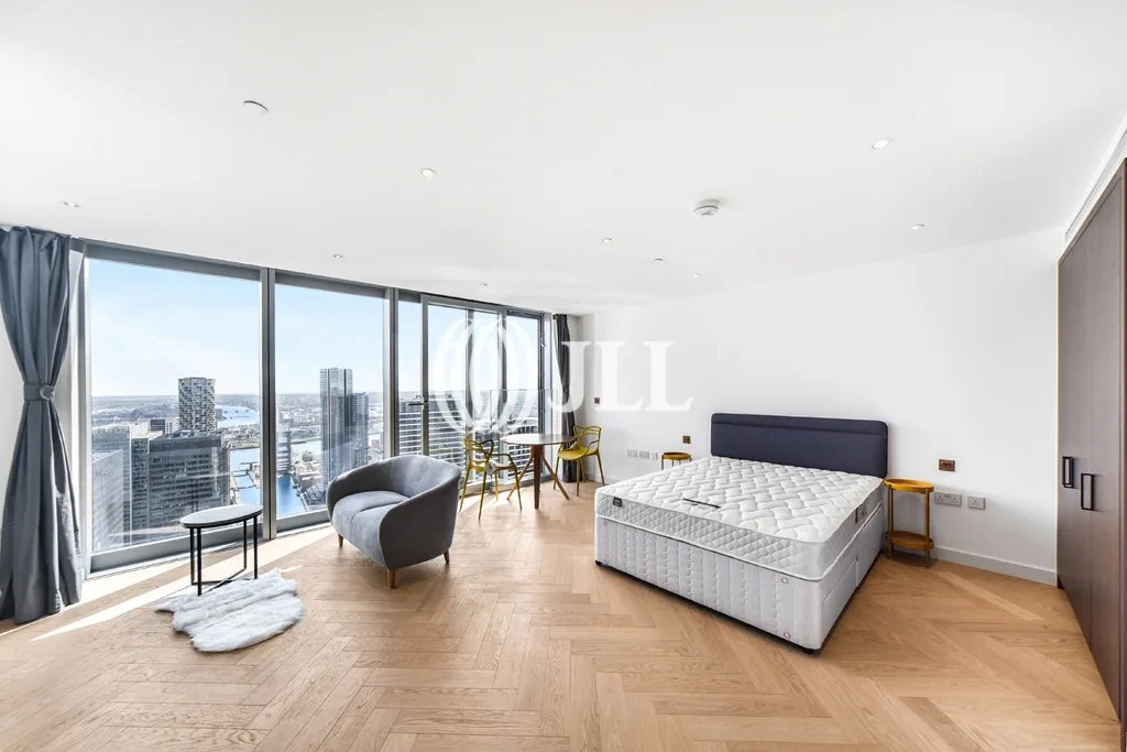 Flat Clove Crescent in Greater London