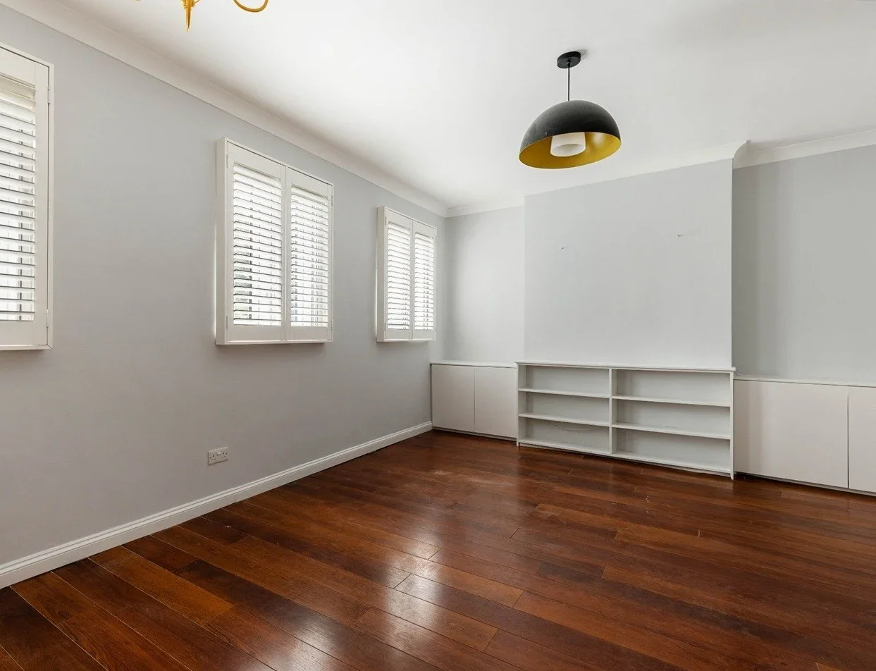Flat Battersea Park Road in Greater London
