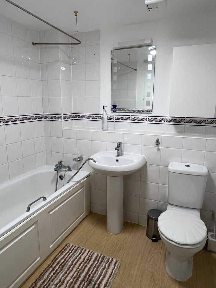 Flat John Repton Gardens in Bristol