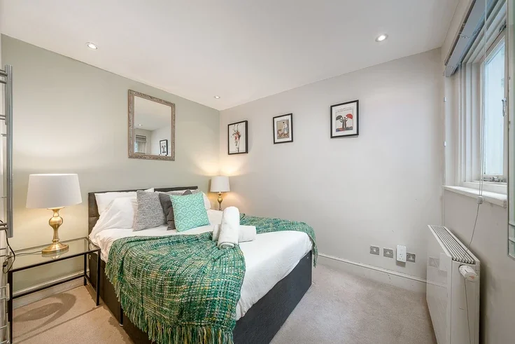 Flat Ifield Road in Greater London