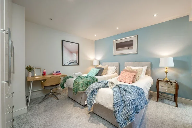 Flat Ifield Road in Greater London