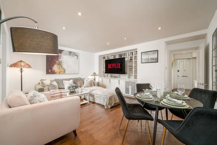 Flat Ifield Road in Greater London