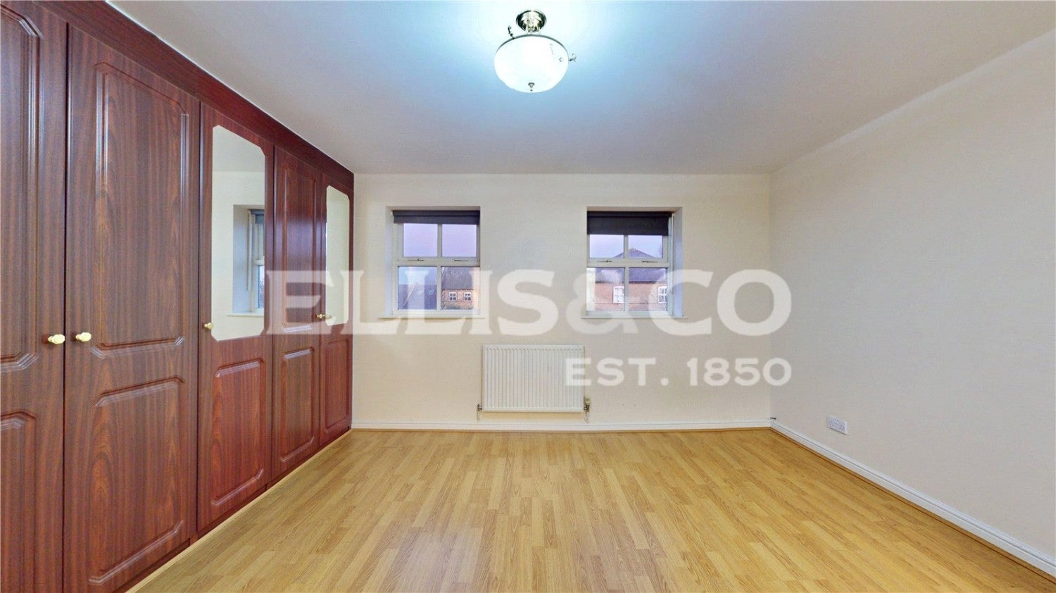 Room Chamberlayne Avenue in Greater London