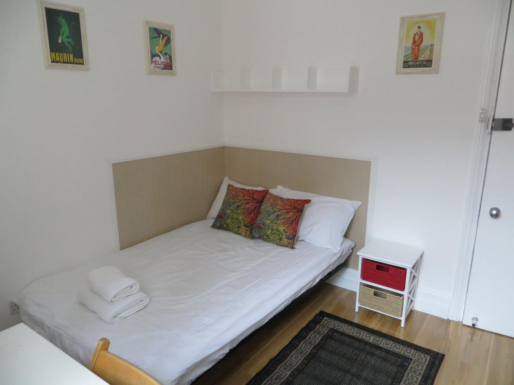 Flat Fulham Palace Road in Greater London