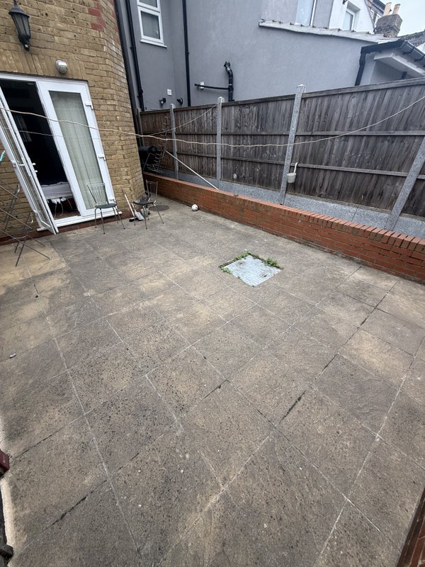 Room Carlton Road in Greater London