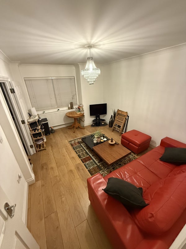 Room Carlton Road in Greater London