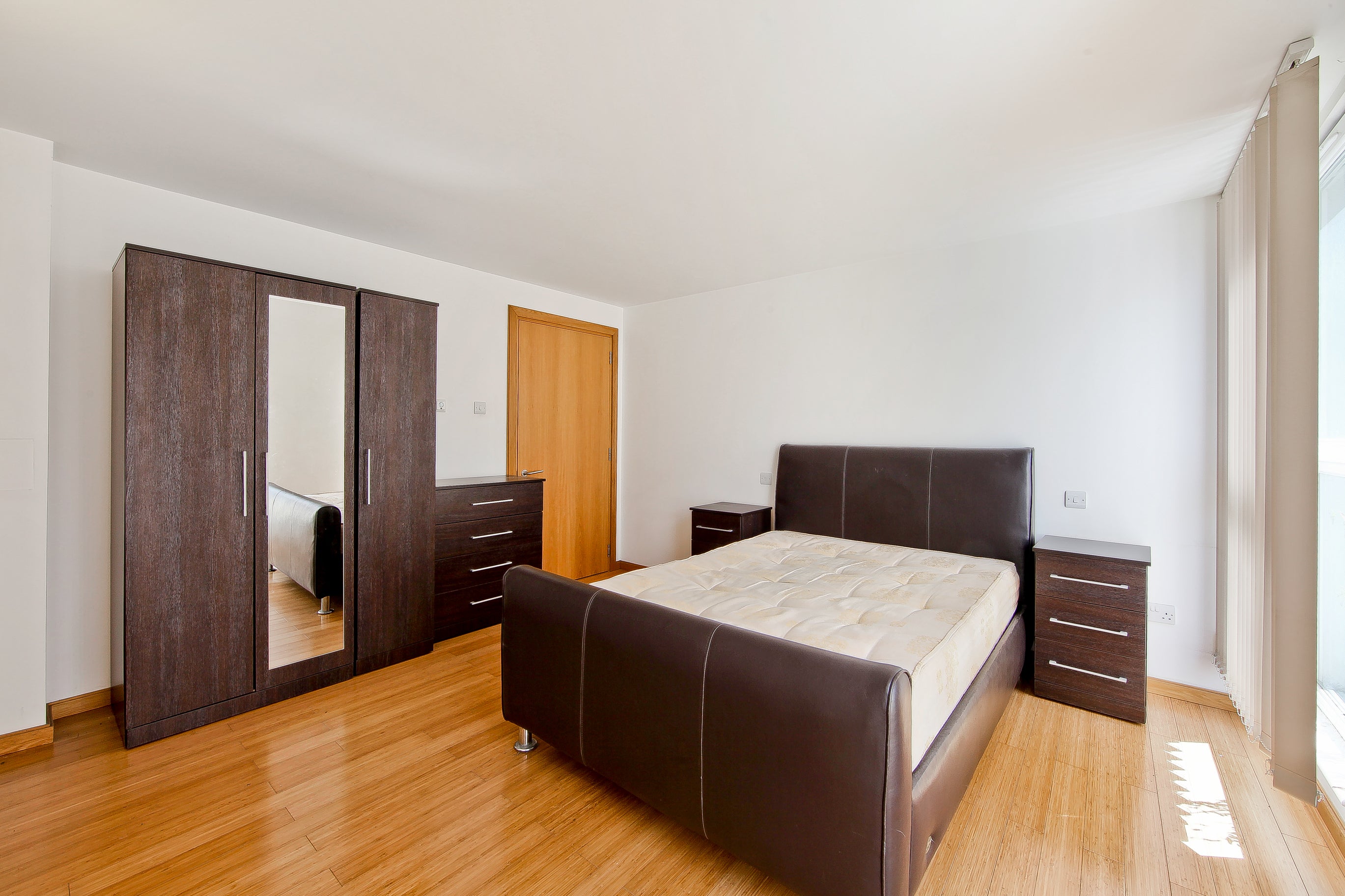 Flat Westferry Road in Greater London