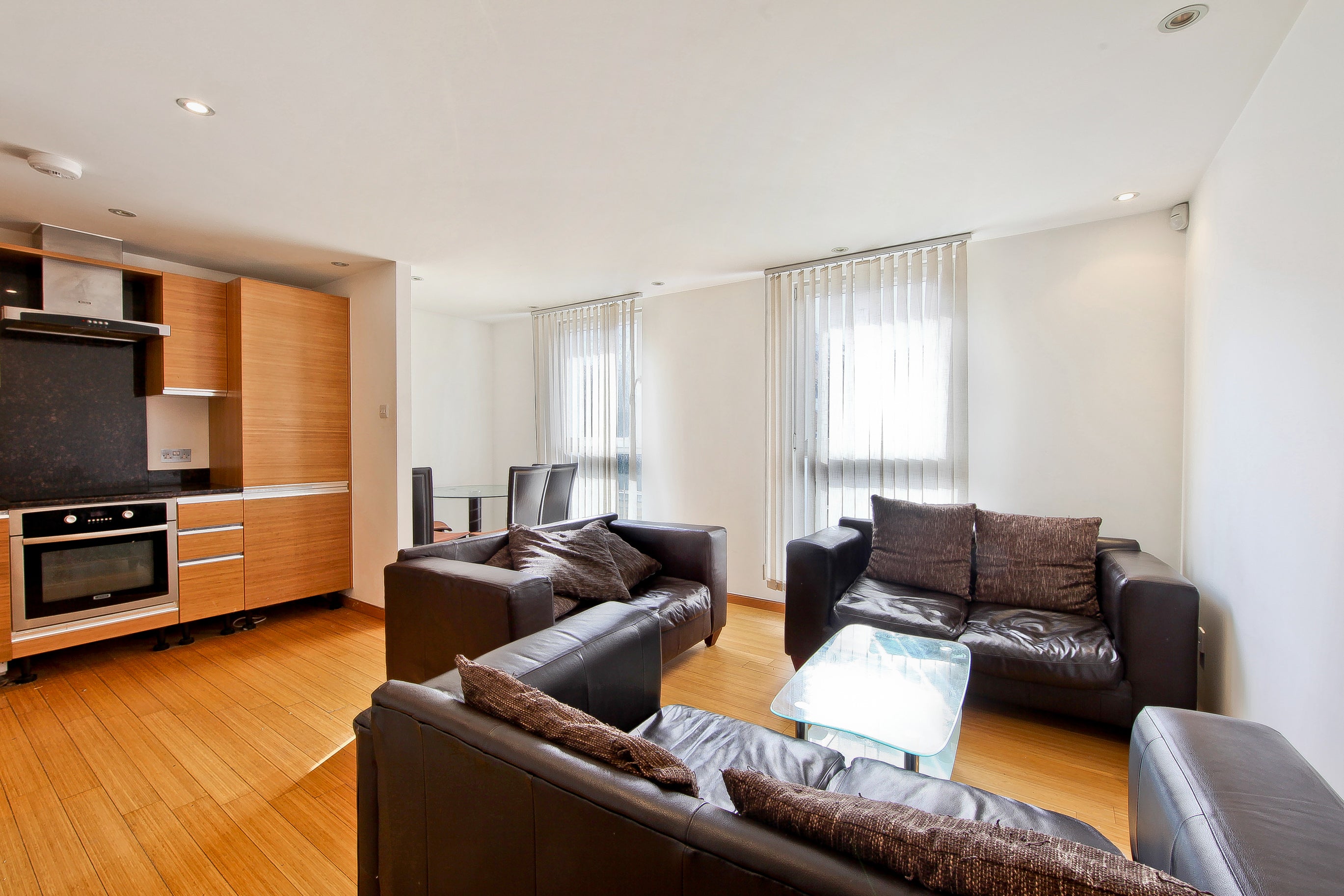 Flat Westferry Road in Greater London