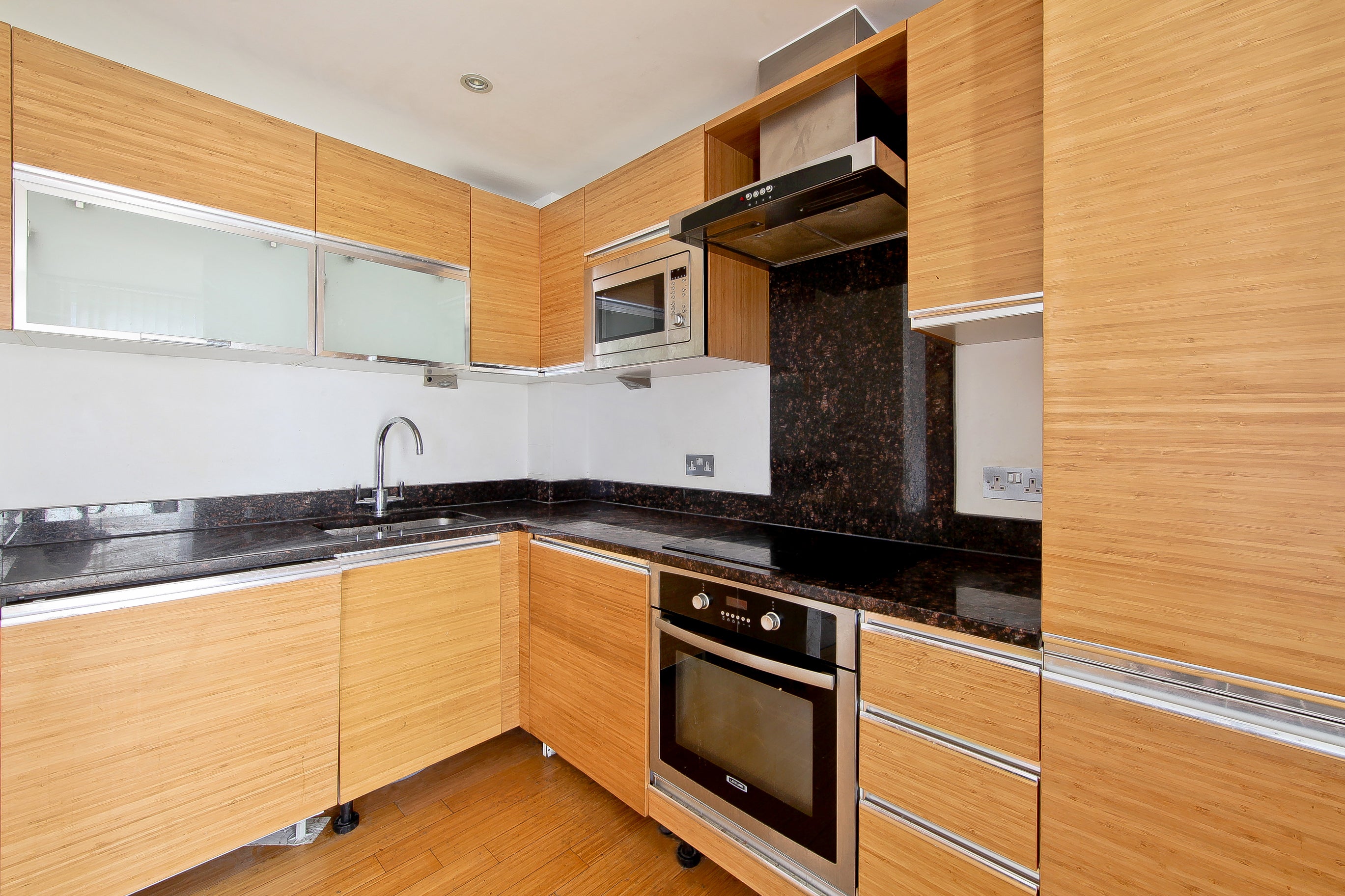 Flat Westferry Road in Greater London