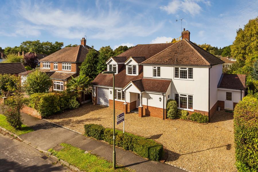 House Willow Close in Borough of Runnymede